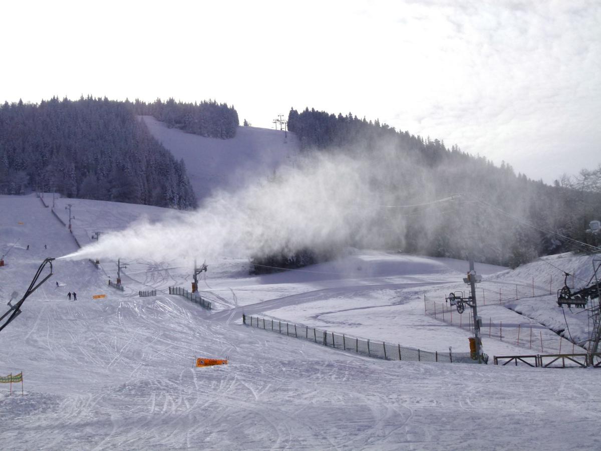 Canon à neige à l'arrivée des pistes Métabief