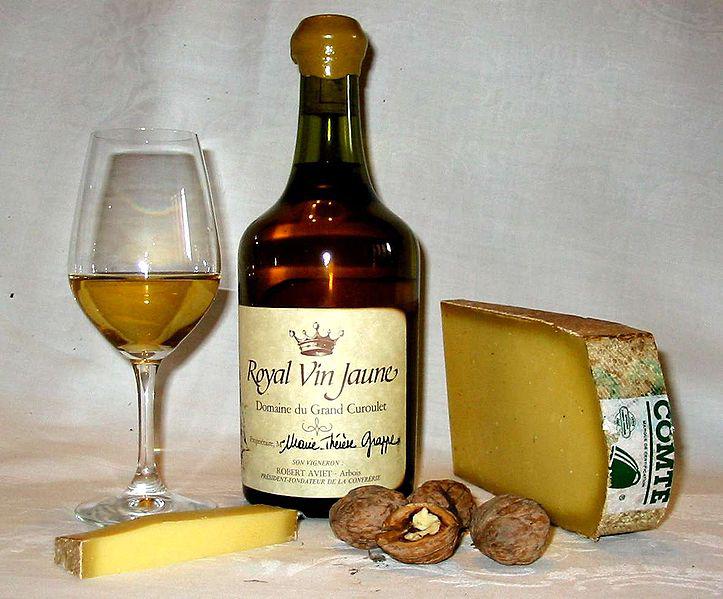 Vin jaune du Jura avec Comté et noix